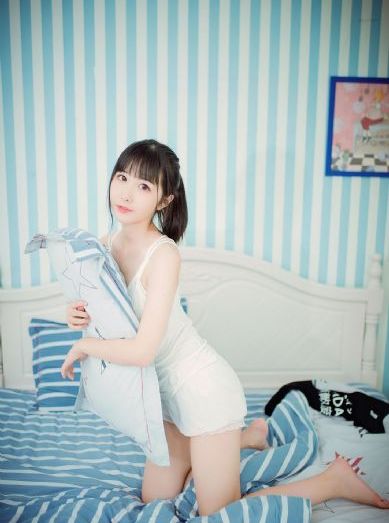美丽的小蜜蜂4娃娃脸