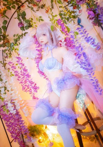 年轻漂亮的女邻居4