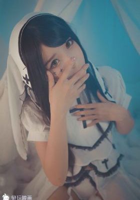 森林里的熊先生在冬眠中